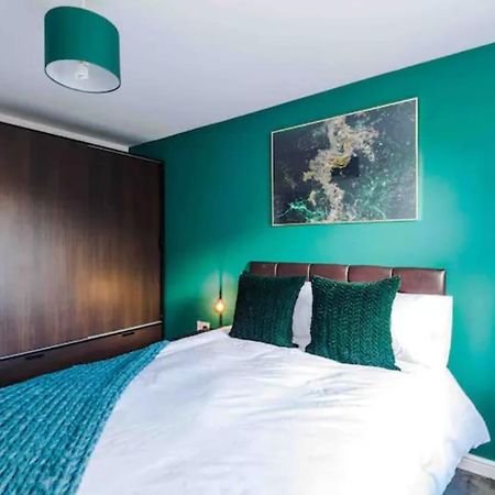 Spacious 5 Bedroom Home Hosted By Mcr Dens Manchester Bagian luar foto