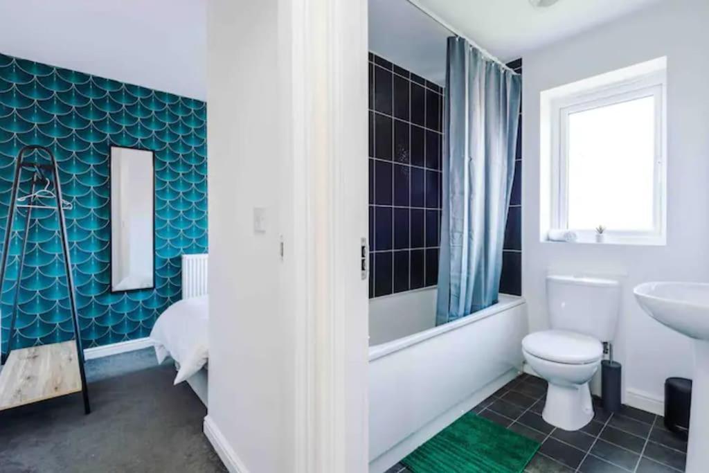 Spacious 5 Bedroom Home Hosted By Mcr Dens Manchester Bagian luar foto