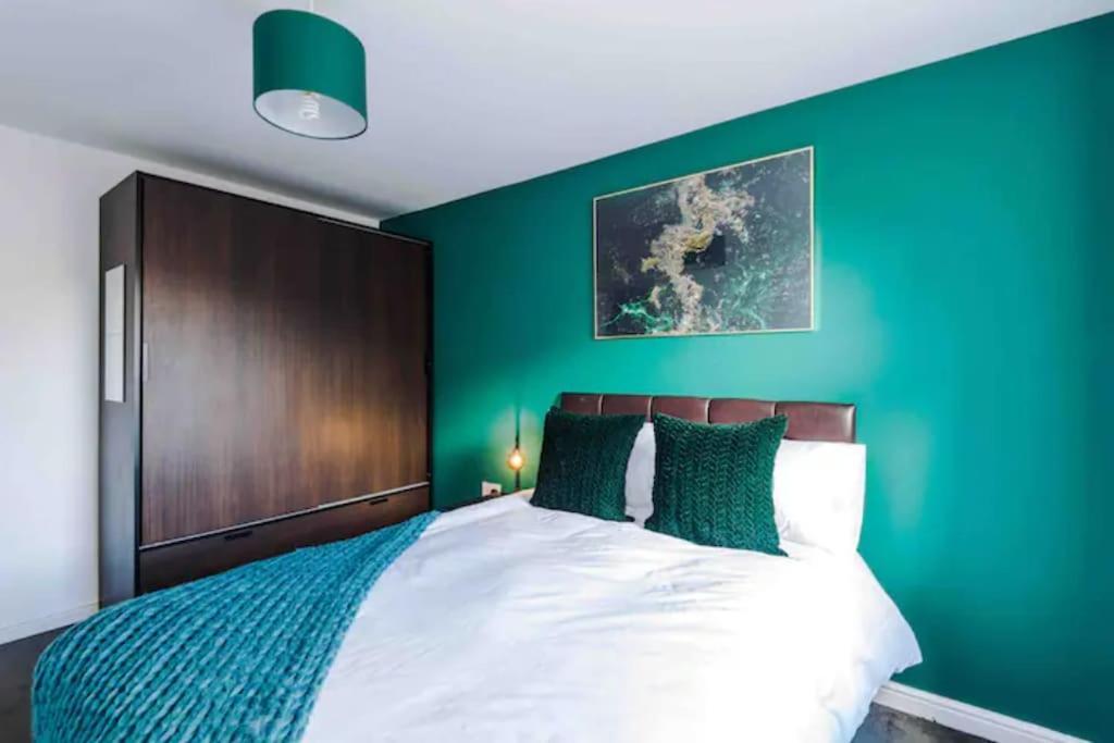 Spacious 5 Bedroom Home Hosted By Mcr Dens Manchester Bagian luar foto