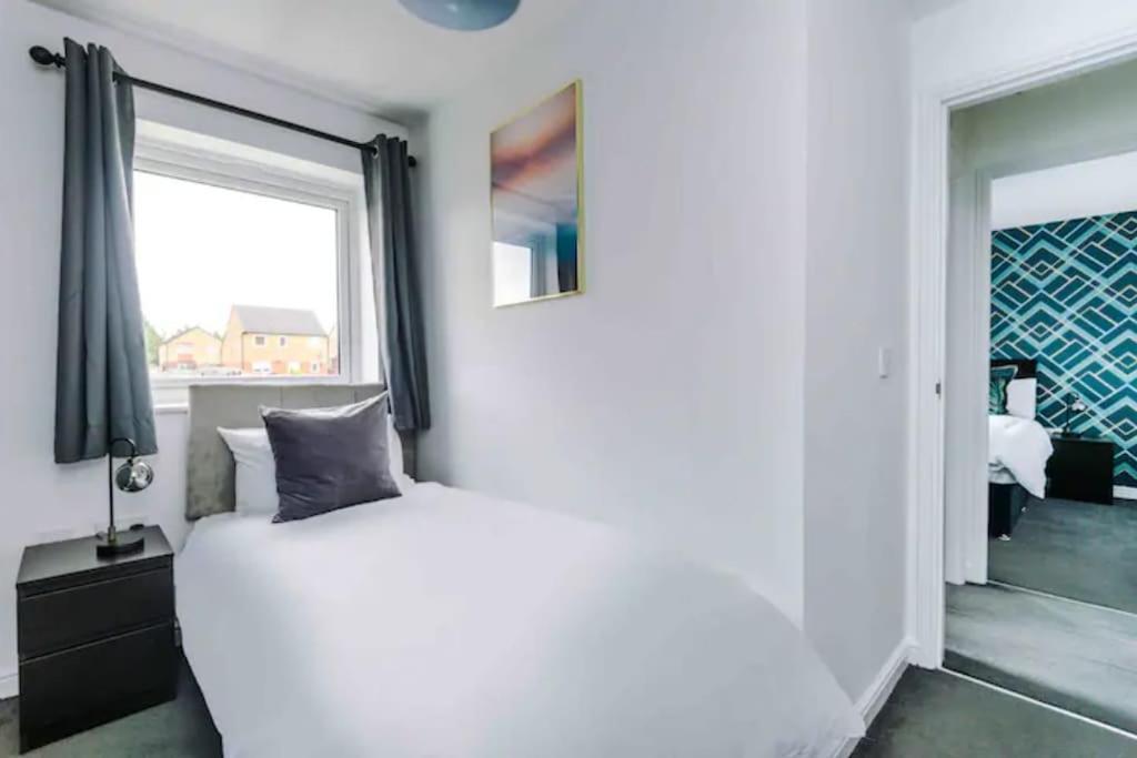 Spacious 5 Bedroom Home Hosted By Mcr Dens Manchester Bagian luar foto