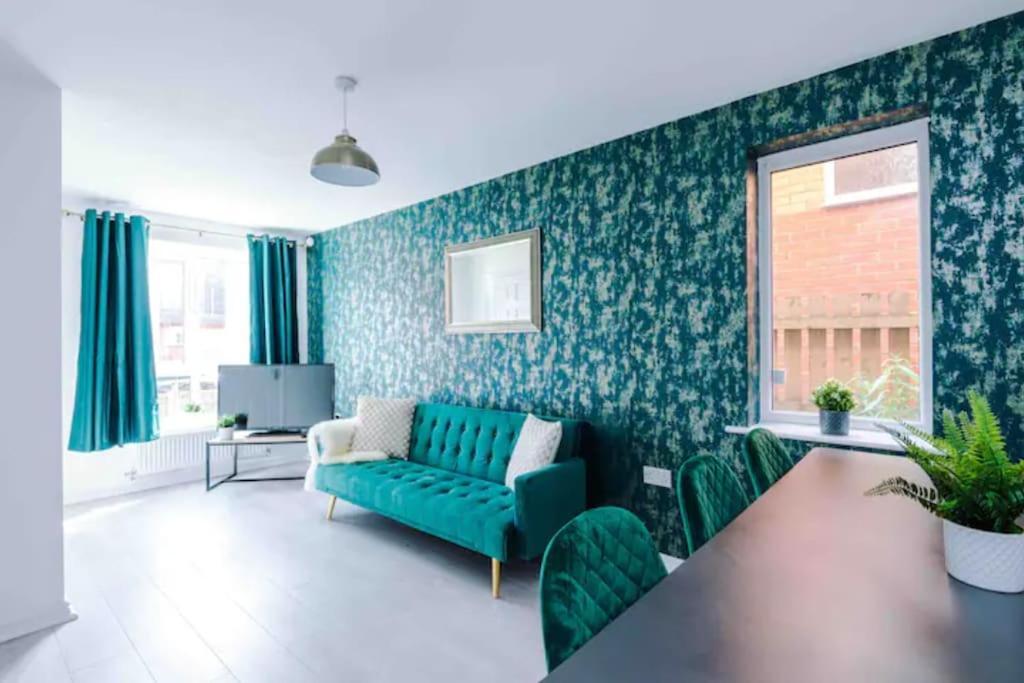 Spacious 5 Bedroom Home Hosted By Mcr Dens Manchester Bagian luar foto